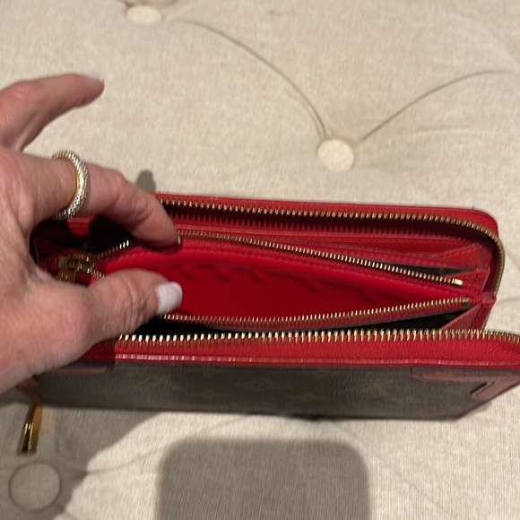 Louis Vuitton Zippy Retiro Wallet - Picture 12 of 17